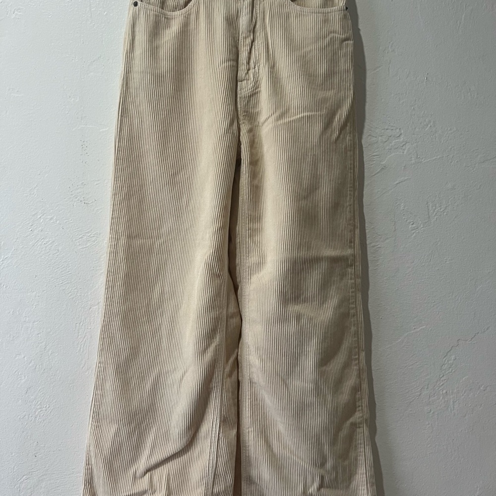 BDG High & Wide Corduroy Pant Beige Urban Outfitters
Women's Size 26